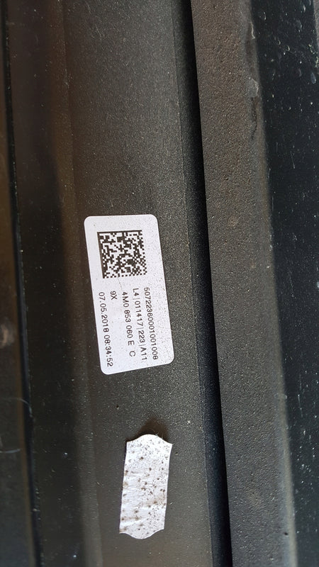 Listwa drzwi prawy przód AUDI Q7 4M0853960B