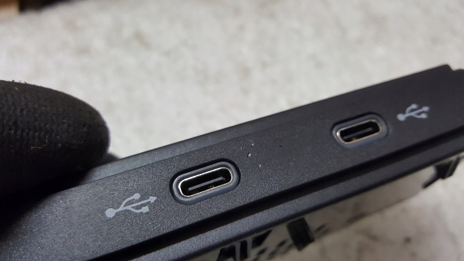 Gniazdo port USB x2--VW AUDI SEAT SKODA 5NA035736 demontaż