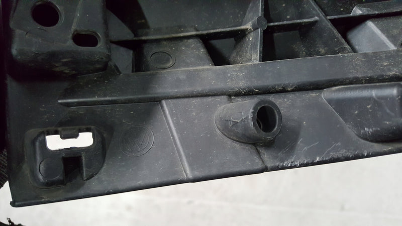 Kratka ramka halogenu prawa VW POLO 2G0853666G