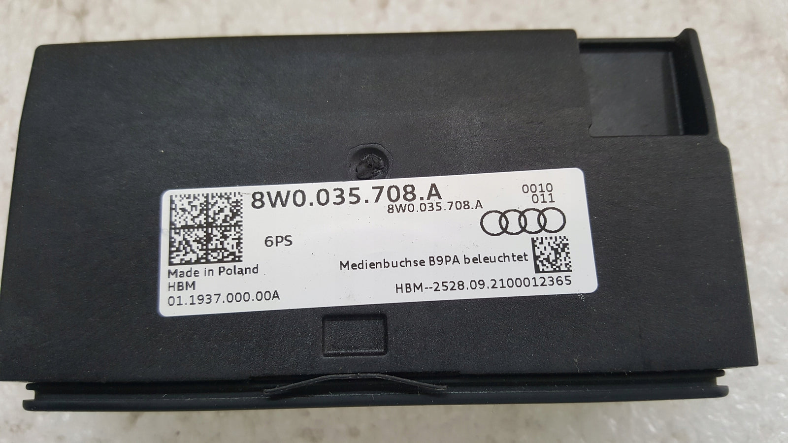 Gniazdo port USB AUDI A4 (B9) A5 Q5 RS4 RS5 8W0035708A demontaż