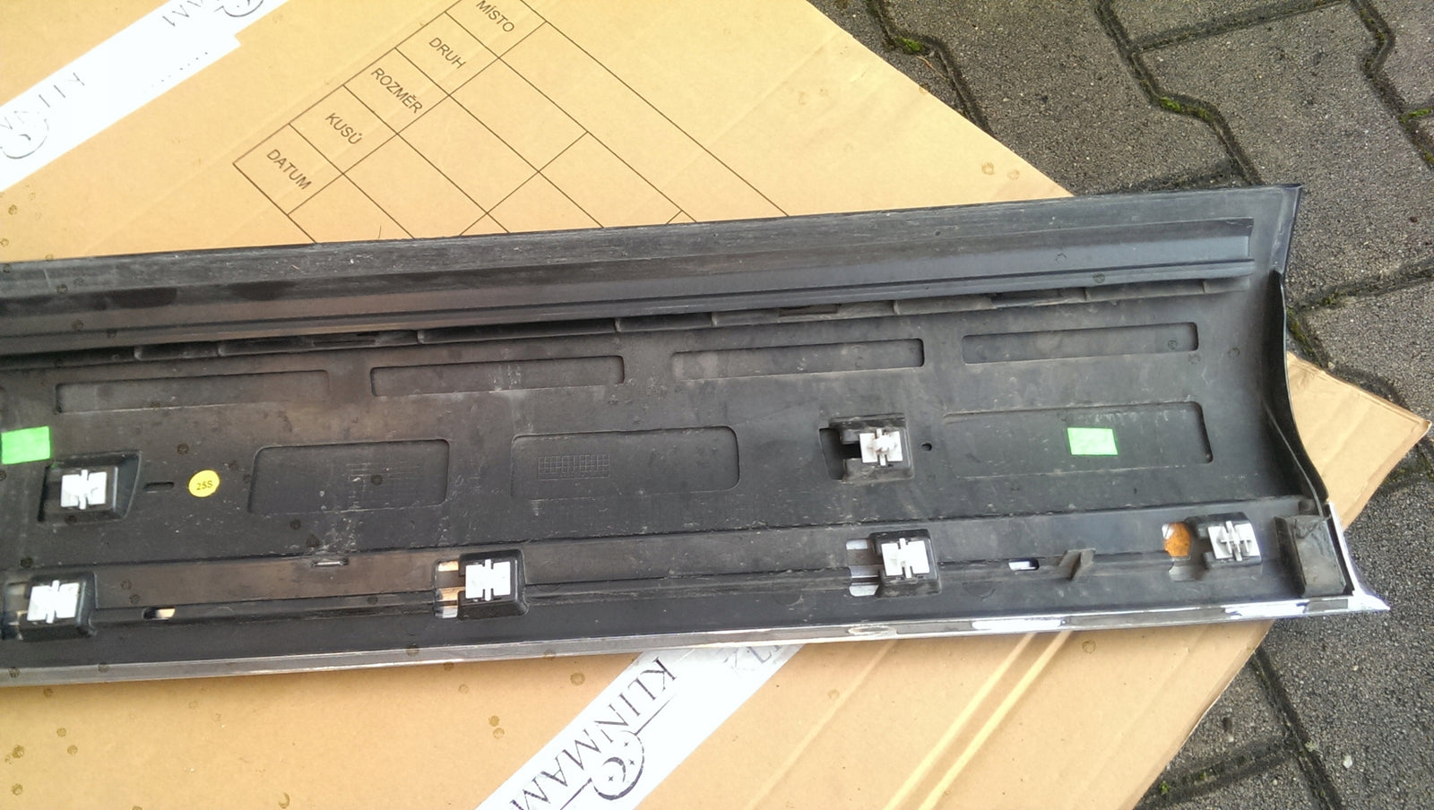 Listwa drzwi lewy przód VW TOUAREG 7P6854939M