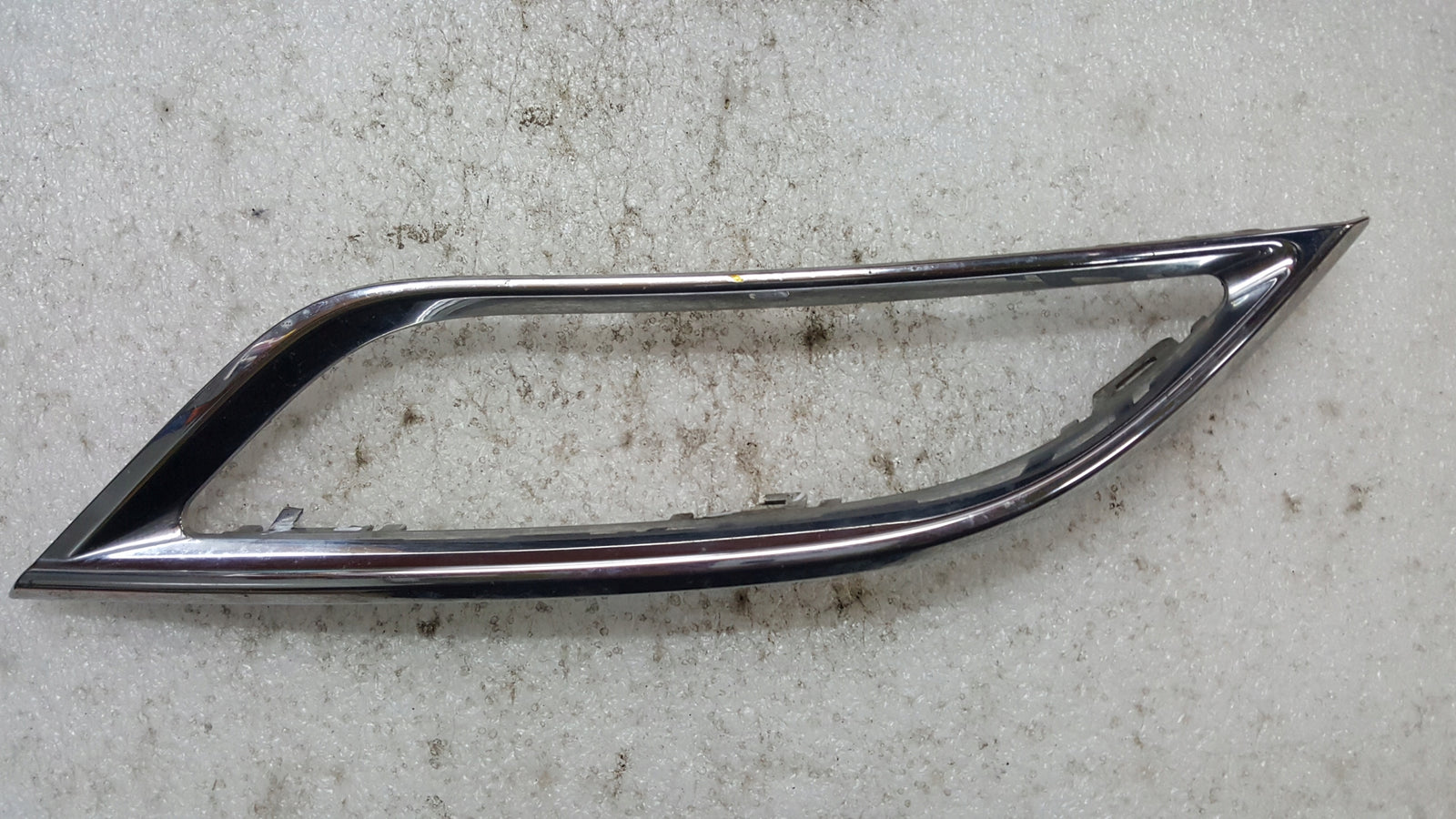 RAMKA CHROM ZDERZAKA L VW GOLF VII KOMBI 5G9853209 demontaż