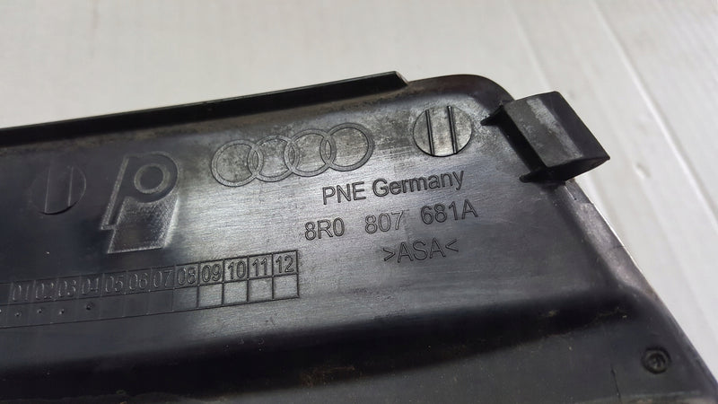 Kratka zderzaka lewy przód AUDI Q5 8R0807681A demontaż