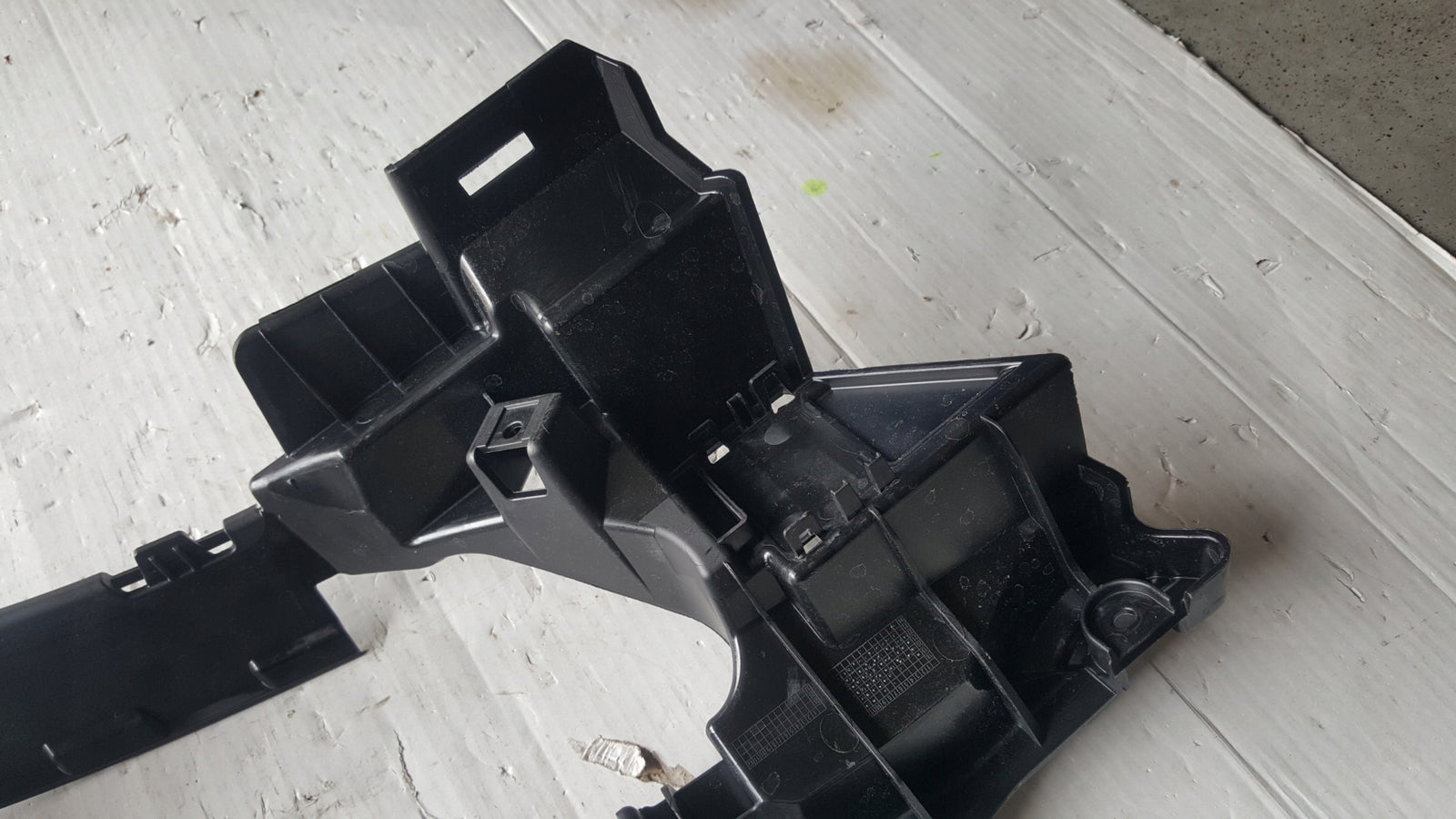 NOWE ORYGINALNE lewe mocowanie końcówki wydechu AUDI A4 (B9) 8W0807347D