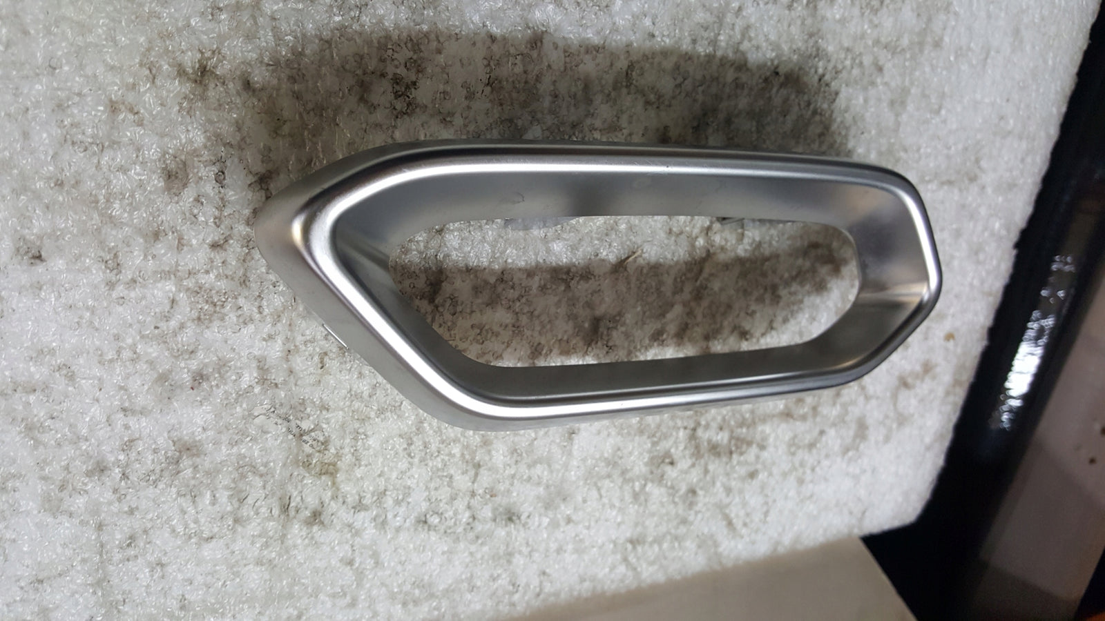 Seat Arona 2022 osłona wydechu nakładka zderzaka chrom prawa 6F9807834C