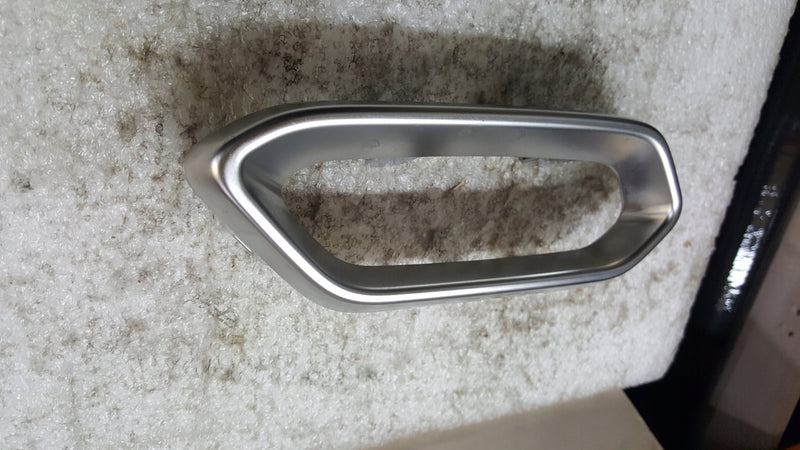 Seat Arona 2022 osłona wydechu nakładka zderzaka chrom prawa 6F9807834C