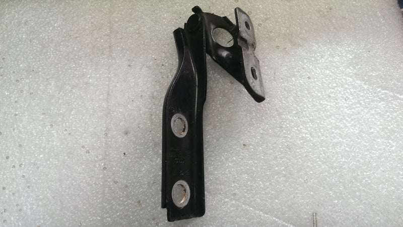 Zawias maski prawy Audi A3 LIFT 8P0823302B