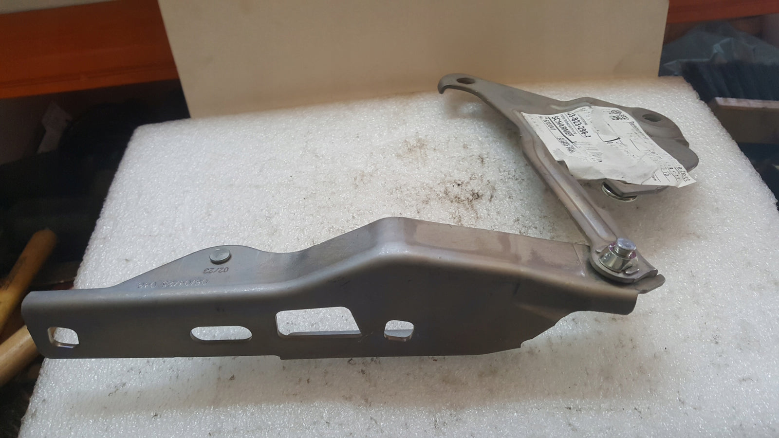 NOWY ORYGINALNY prawy zawias maski AUDI e-tron GT 4J3823296A