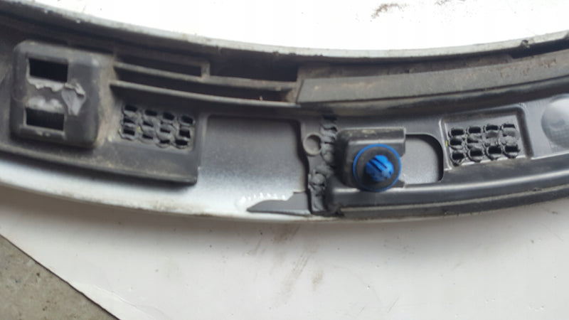Listwa błotnika prawy tył AUDI Q3 83A853818B demontaż