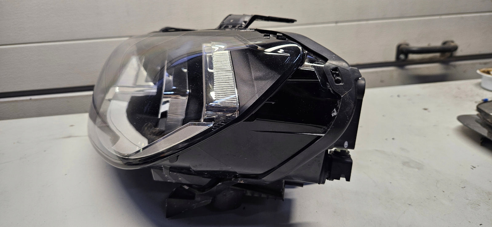 Le reflektor AUDI A1 82A941003 IDEAŁ 2024r