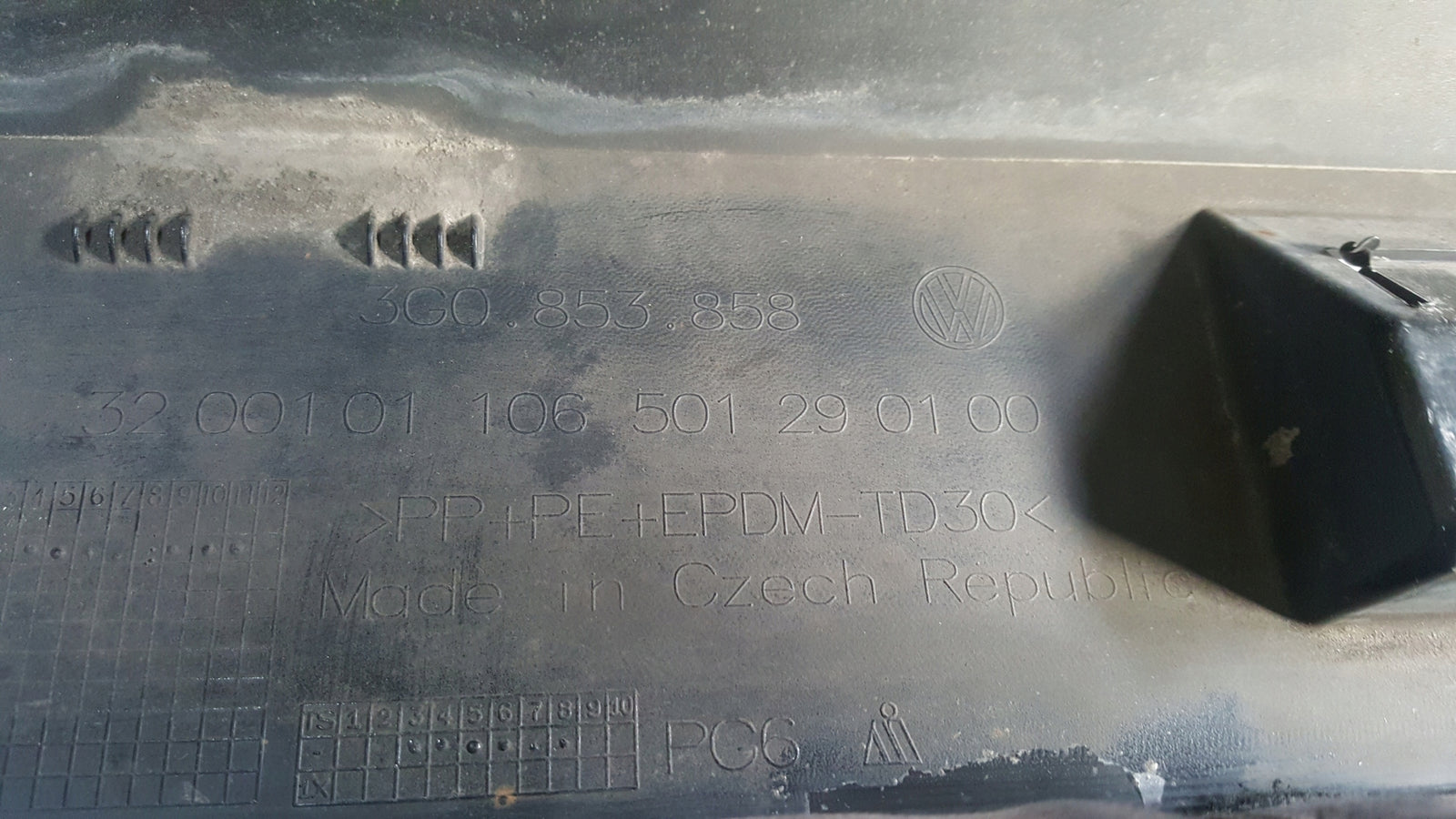 Listwa progowa PR VW PASSAT B8 3G0853858 demontaż