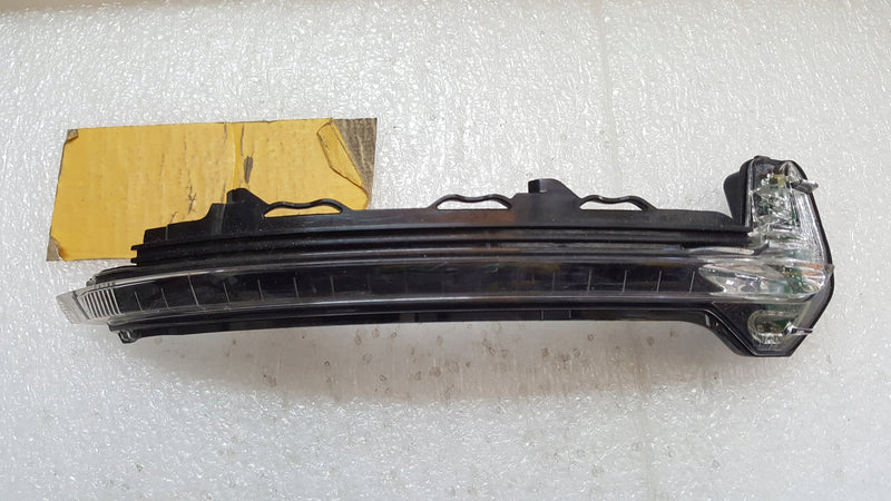 Kierunkowskaz lusterka prawego AUDI TT 8S0949102