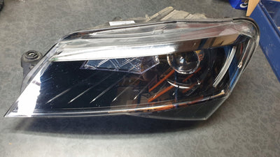 LE xenon LED Skoda Superb 3V1941015B 16r demontaż