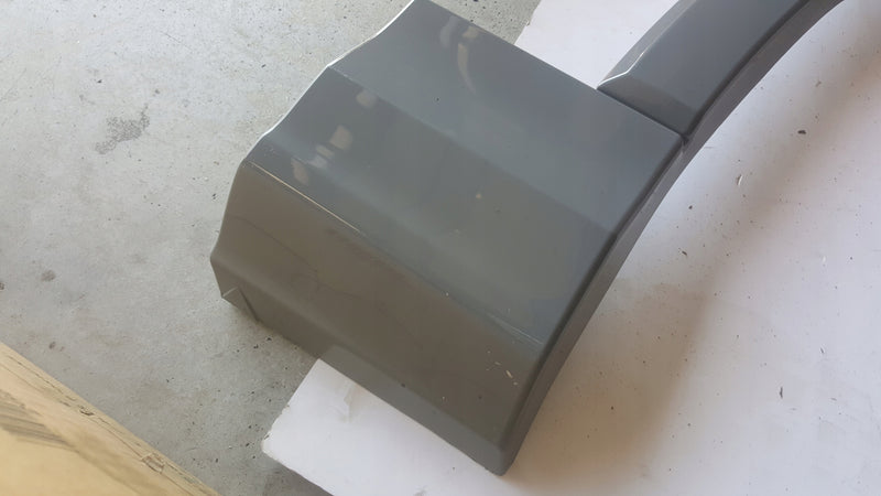 Listwa błotnika prawy przód AUDI Q7 4M0853718K demontaż