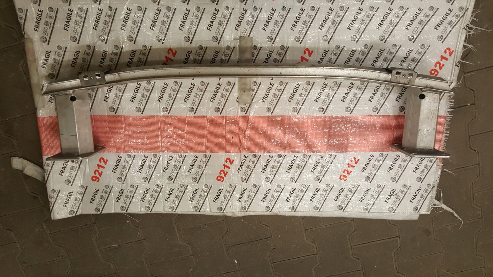 PEUGEOT 3008 II BELKA ZDERZAKA PRZÓD PRZEDNIA 9824513780