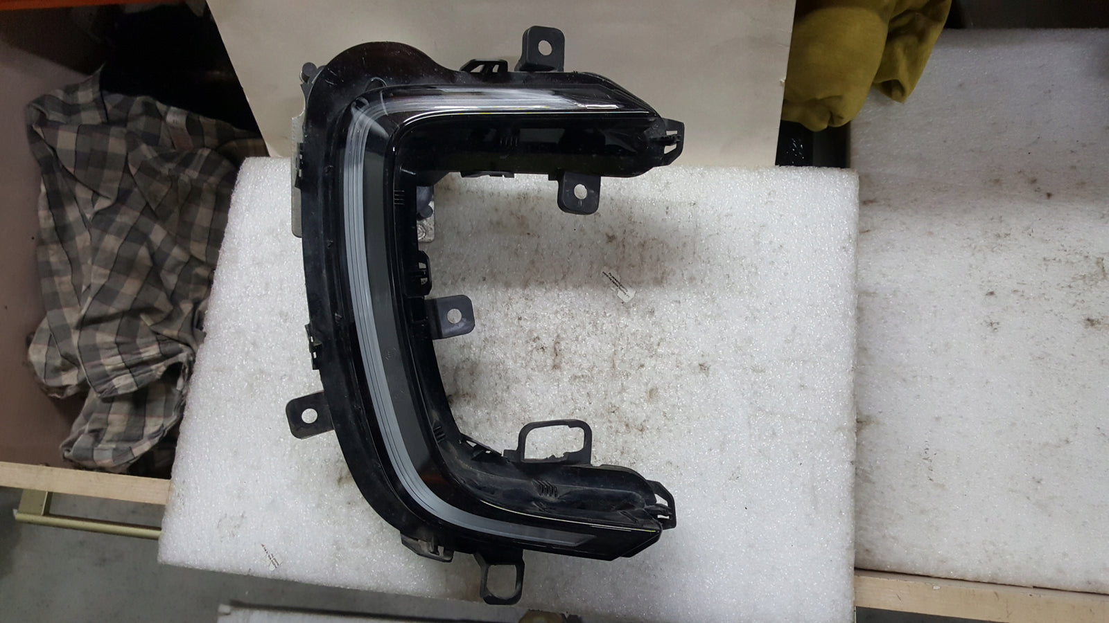 Prawy halogen LED- DRL-- VW E-UP! lift 12E941056E demontaż