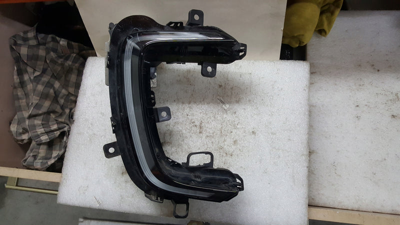 Prawy halogen LED- DRL-- VW E-UP! lift 12E941056E demontaż