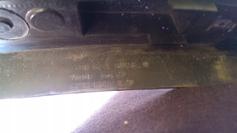 Listwa błotnika prawy tył VW TOUAREG 7P6854820BR