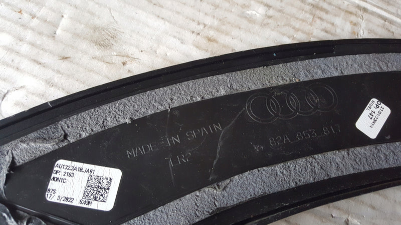 Listwa błotnika lewy tył AUDI A1 S1 82A853817