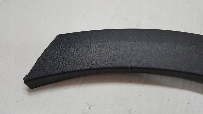 Listwa błotnika prawy przód SEAT ARONA 6F9854828 demontaż