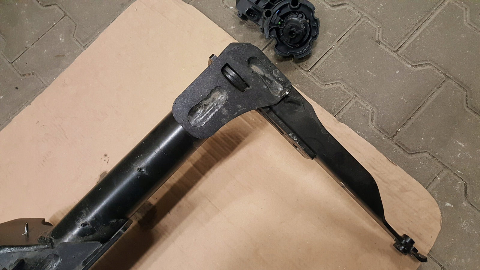 Hak holowniczy elektryczny Audi Q5 80A 80A800495J 2017-2025