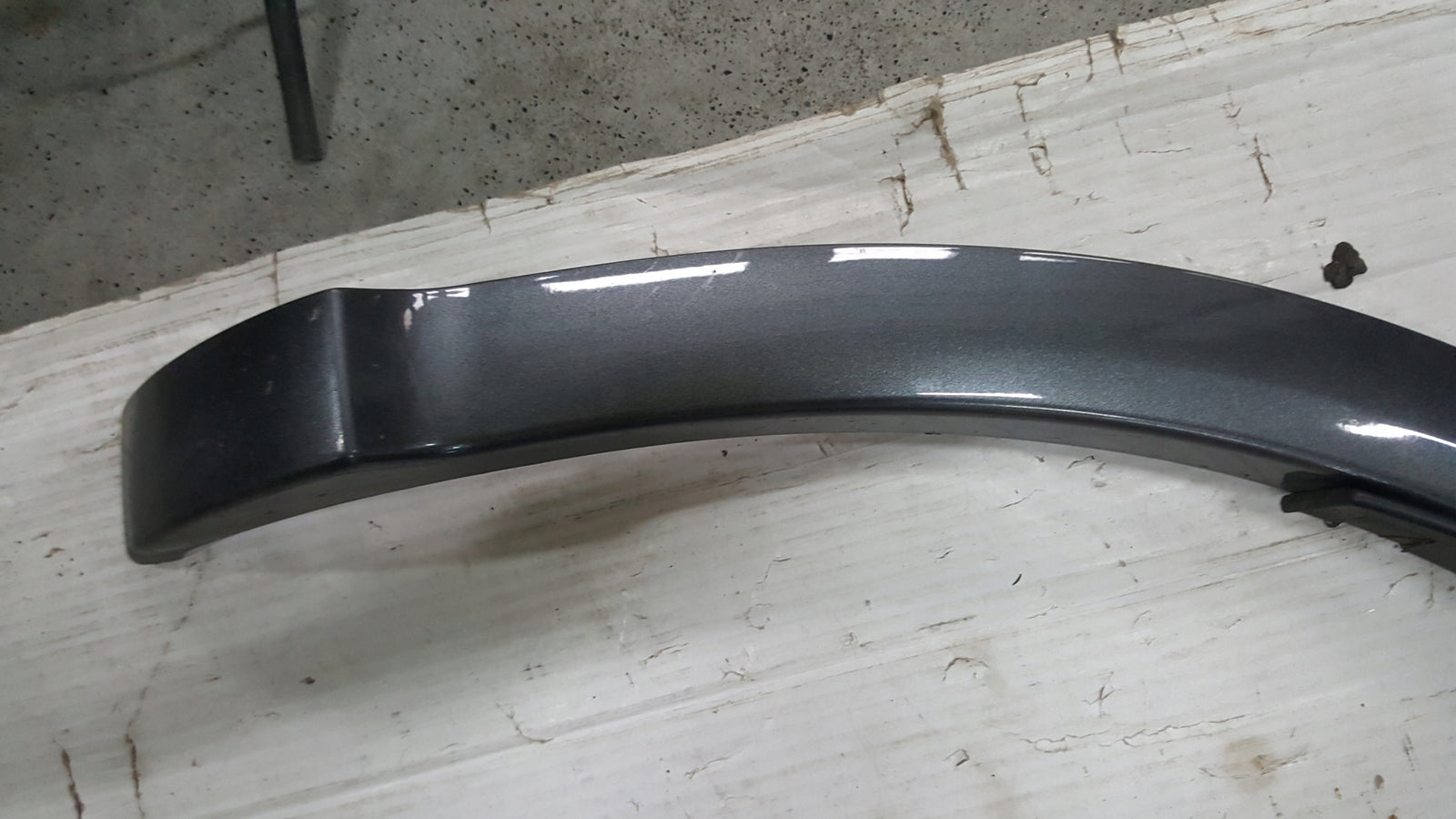 Listwa błotnika prawy tył AUDI Q5 80A853818B demontaż