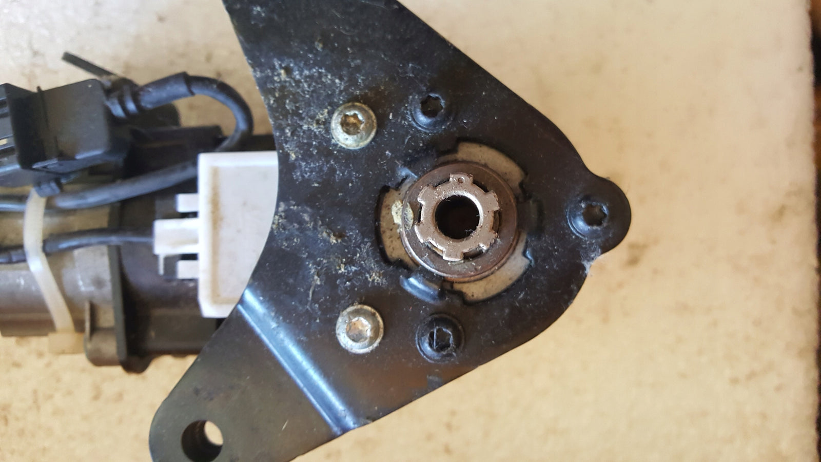 Mechanizm siłownik klapy LE tył AUDI A7 4G8827851B