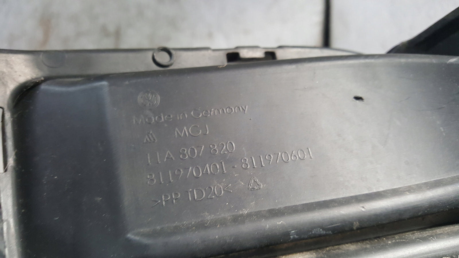 Kratka zderzaka prawy przód VW ID.4 11A807820 demontaż