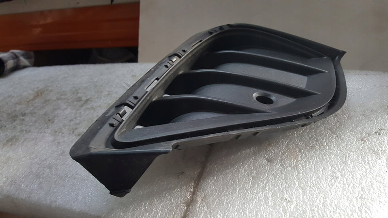 Kratka zderzaka prawy przód VW ID.4 11A807820 demontaż