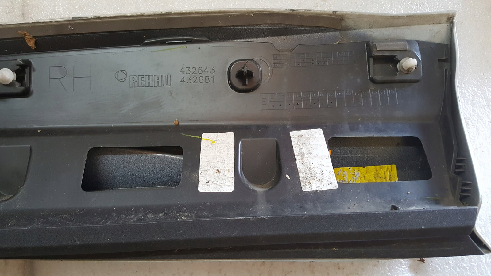 Listwa drzwi prawy tył AUDI Q3 II 83A853970A/B