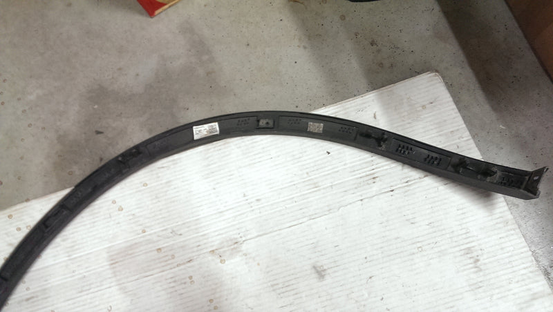 Listwa błotnika lewy przód VW TOUAREG 3 760853717