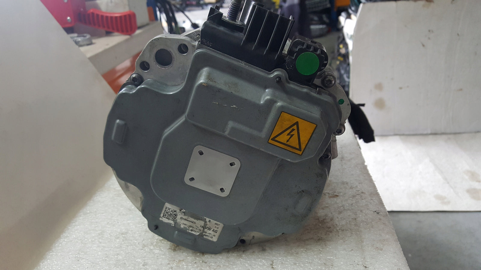 Alternator VW AUDI 4N0903028R demontaż