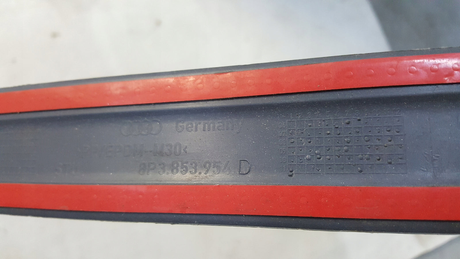 Listwa drzwi prawych AUDI A3 8P3853954D ORYGINAŁ NOWA