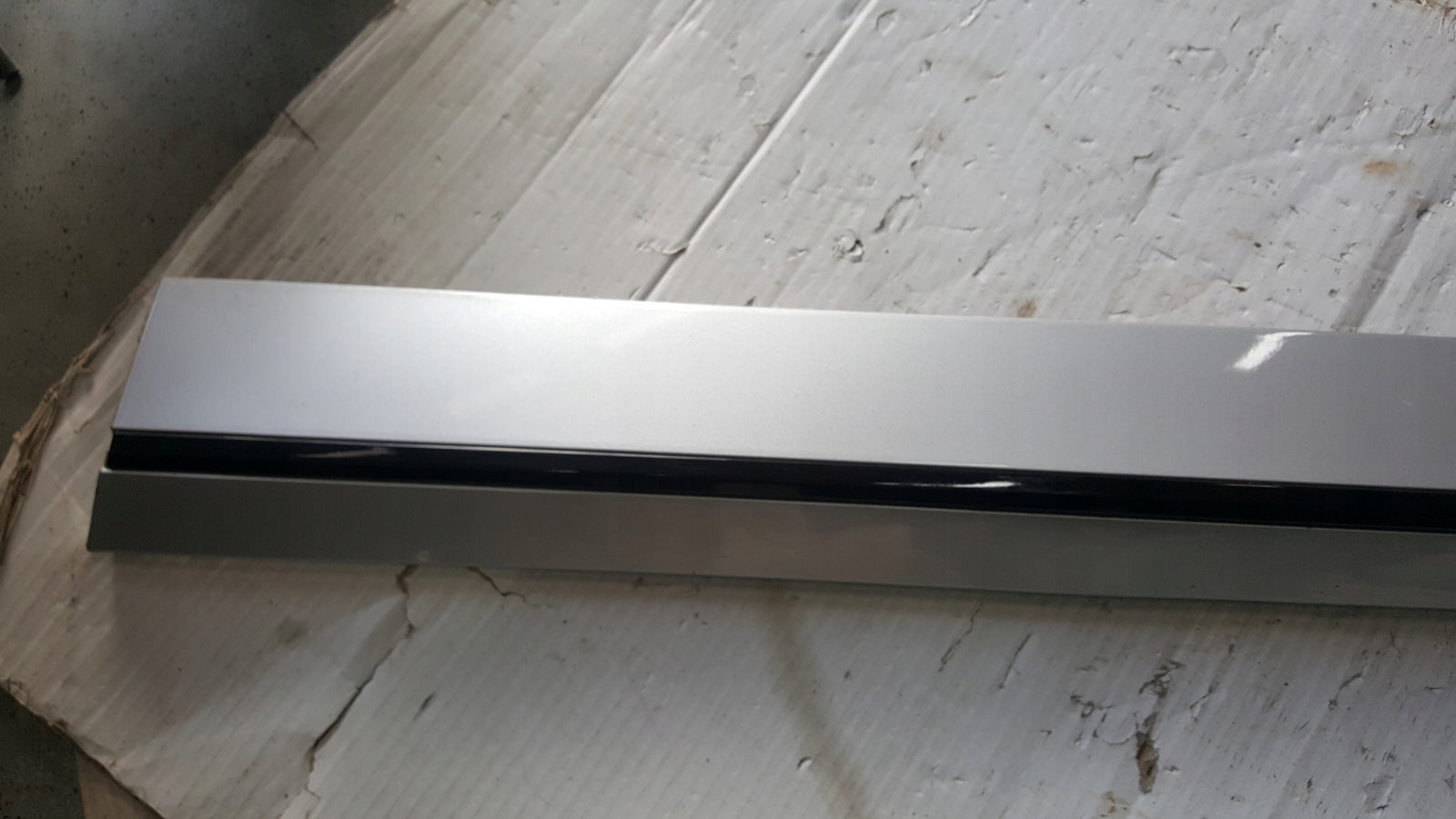 Listwa drzwi prawy przód SKODA SUPERB 3 3V0854940 demontaż