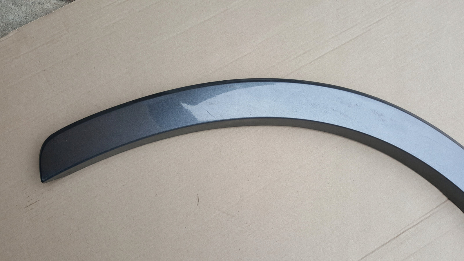 Listwa przednia lewa AUDI Q3 I 8U0 przód lewy 8U0853717A