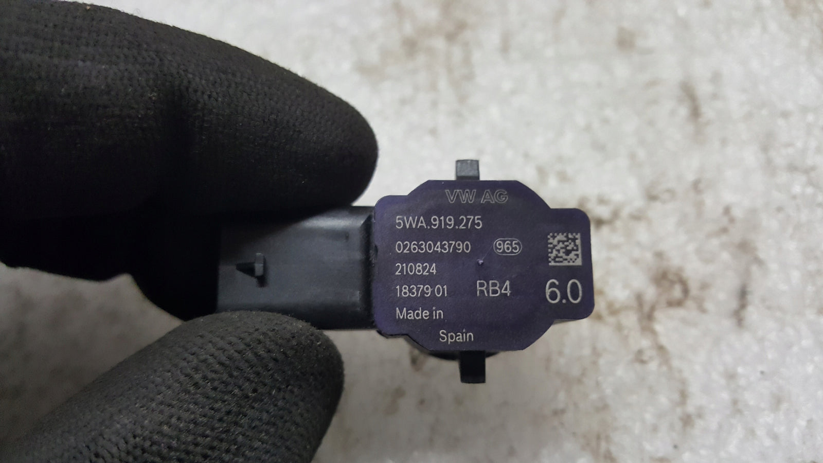 Czujnik parkowania PDC VW AUDI SKODA SEAT 5WA919275 demontaż