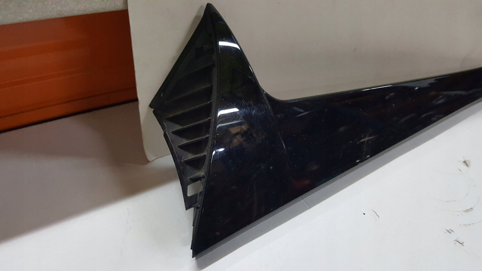 Listwa spoiler klapy bagażnika lewa strona VW GOLF VIII 5H9827939A