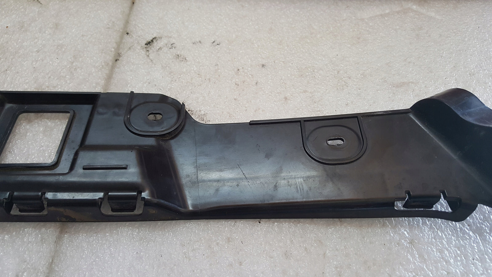 Ślizg zderzaka lewy tył VW CADDY 2K7807393D demontaż