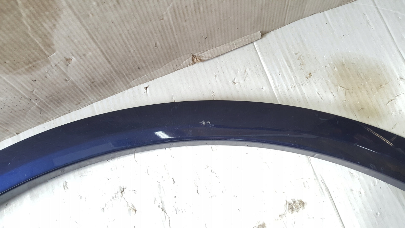 Listwa błotnika prawy przód AUDI Q5 80A853718F demontaż