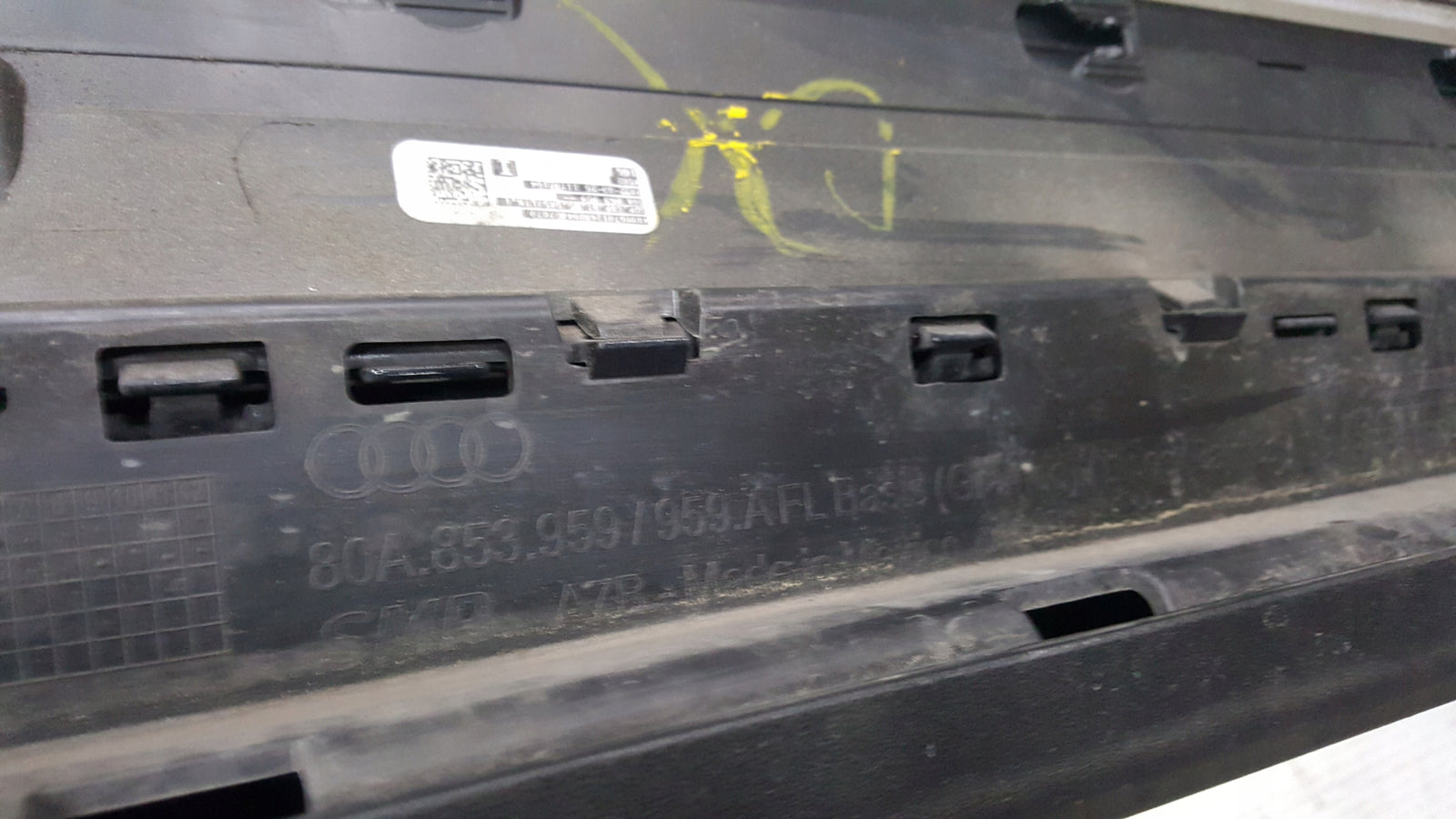 Listwa drzwi lewy przód AUDI Q5 80A853959A demontaż