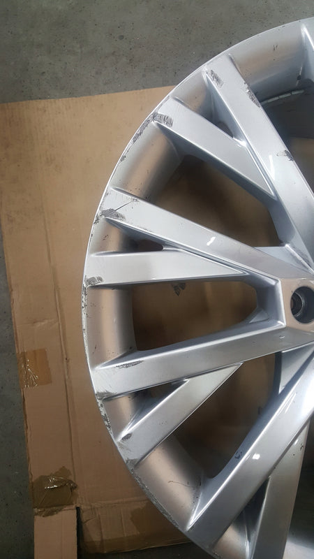 SKODA SUPERB III 8x18 ET44 5x112 3V0601025AN 3V0601025CD