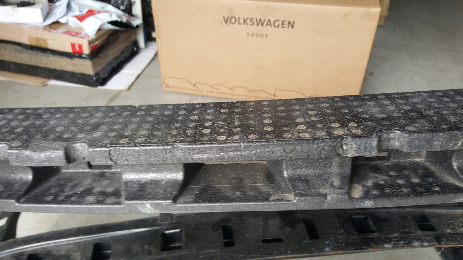 Belka wzmocnienie zderzaka przedniego SKODA KODIAQ 565807109 demontaż
