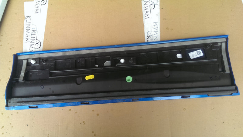 Listwa drzwi prawy tył AUDI Q2 81A853970B