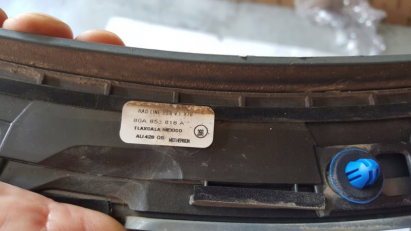 Listwa błotnika PR tył AUDI Q5 80A853818A demontaż