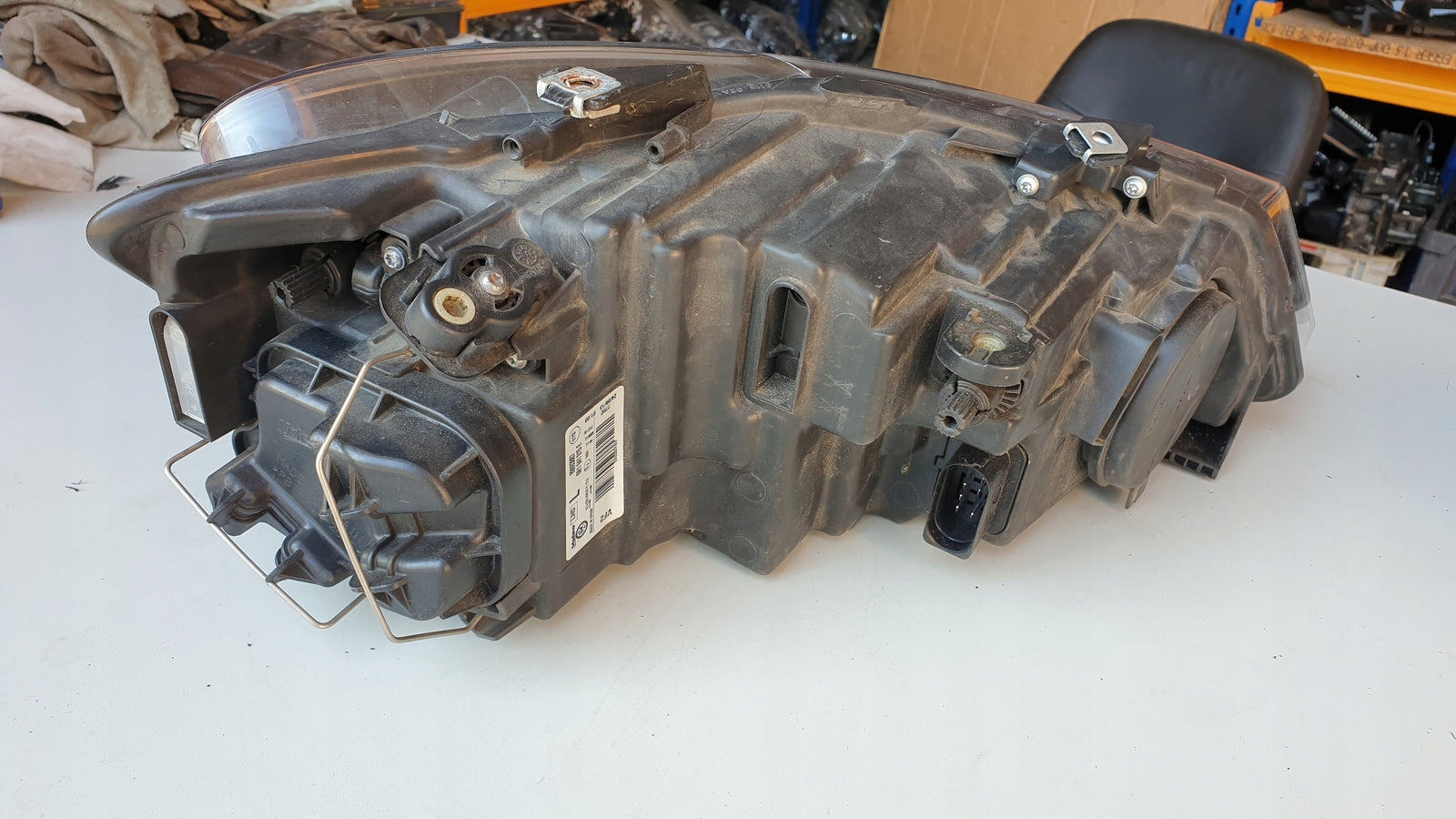 le reflektor Vw POLO 6R1941015E 2013r DEMONTAŻ