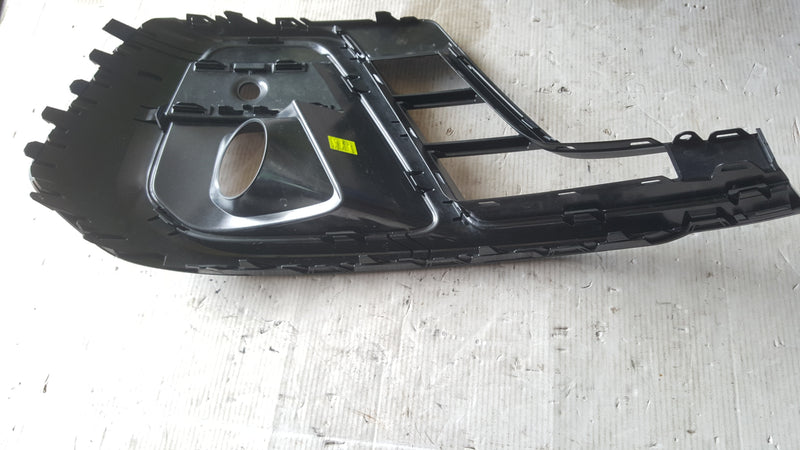 Kratka zderzaka przedniego lewa strona AUDI A8 (D5) 4N0807681 demontaż