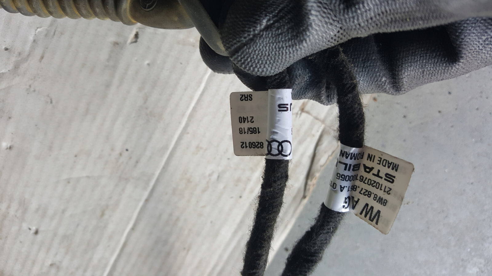 Siłownik klapy bagażnika AUDI A5 RS5 8W8827851A demontaż oryginał