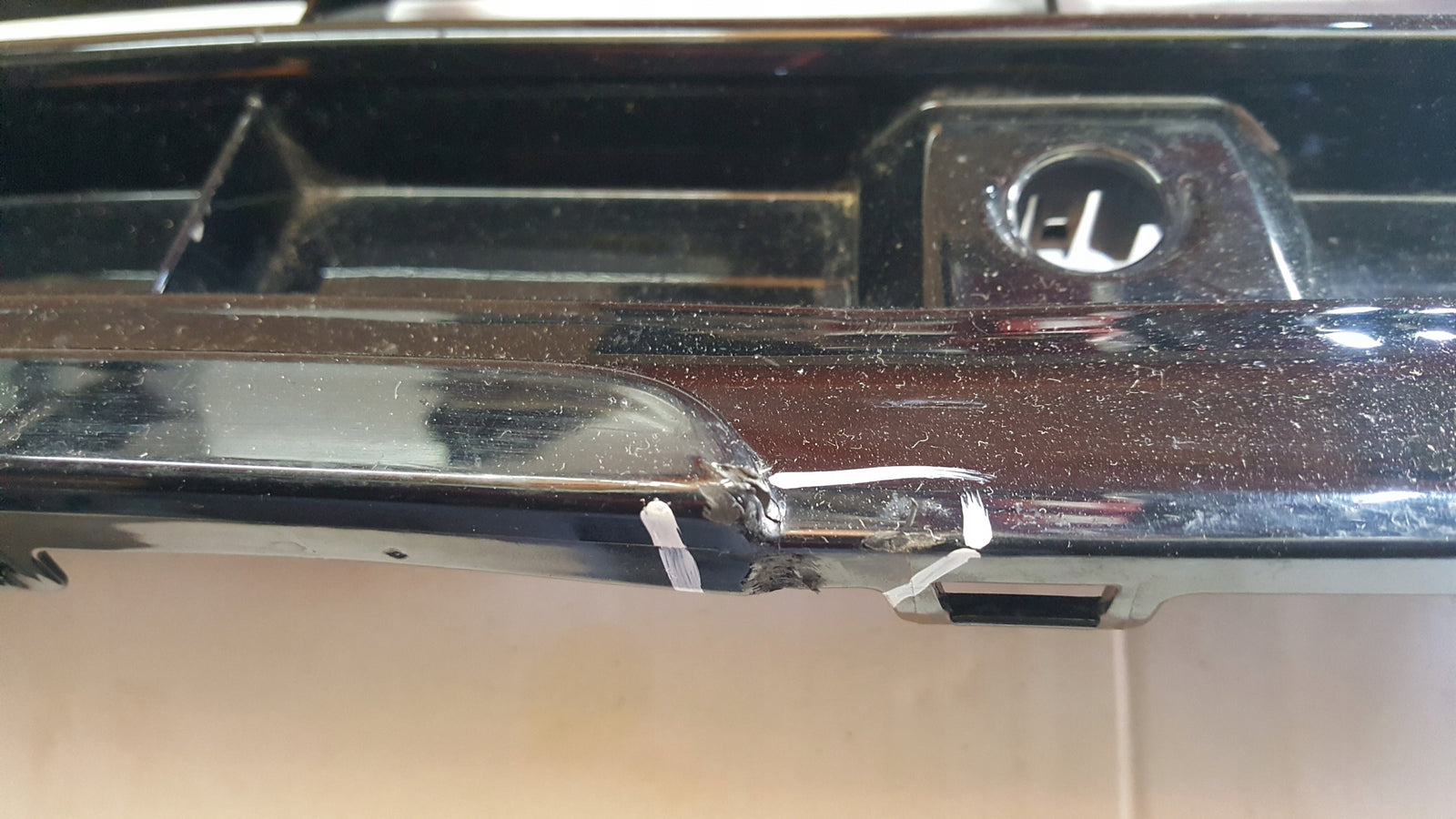 Środkowa kratka zderzaka przedniego VW GOLF VIII 5H0853677E demontaż