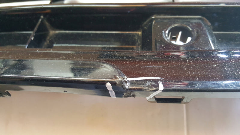 Środkowa kratka zderzaka przedniego VW GOLF VIII 5H0853677E demontaż