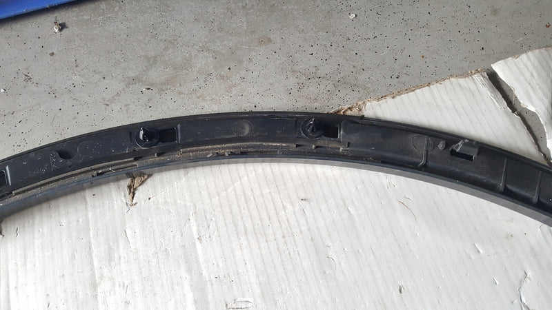 Listwa błotnika lewy przód AUDI Q5 80A853717F demontaż